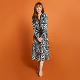 Long Sleeve Abstract Print Pleated Dress Black / White