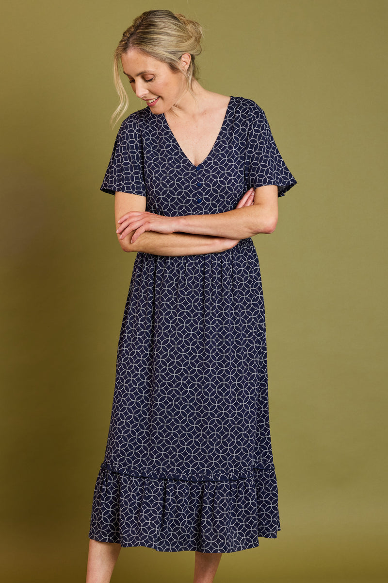 geo print midi dress Geo Print Tiered Midi Dress – Emreco